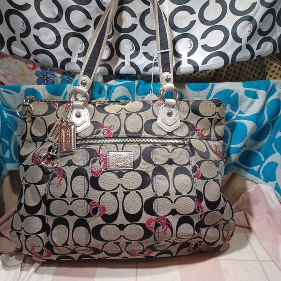 Coach hearts poppy tote - Picture 1 of 11